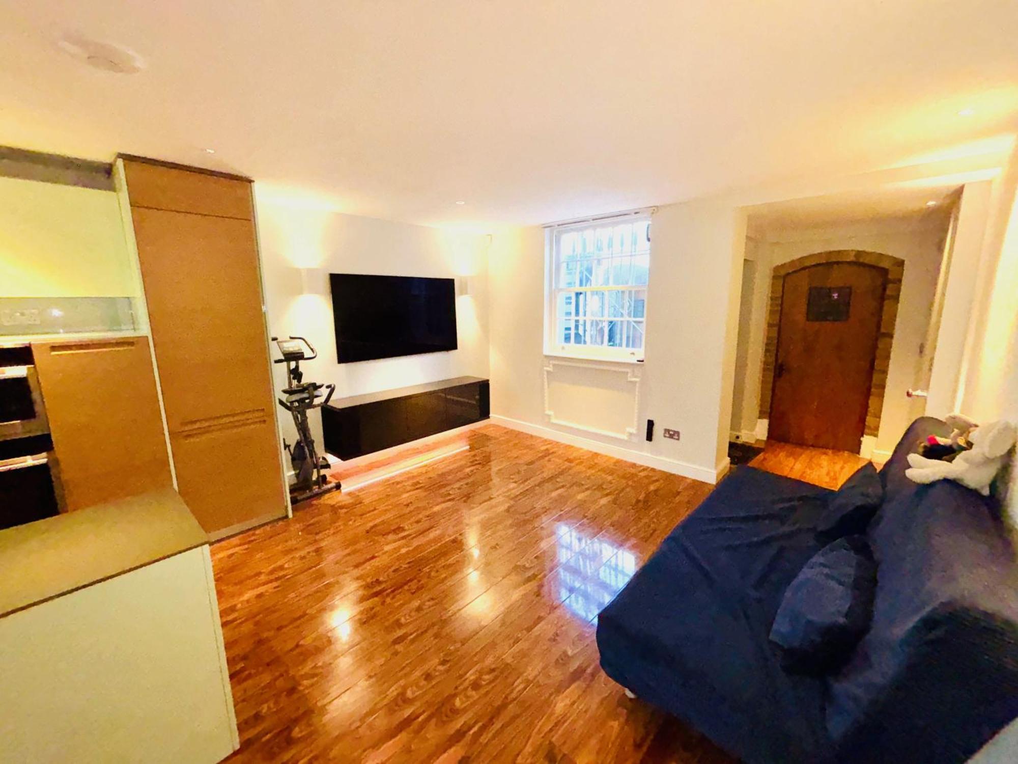 Elegant And Modern 3-bedroom Victorian House In Westminster, *